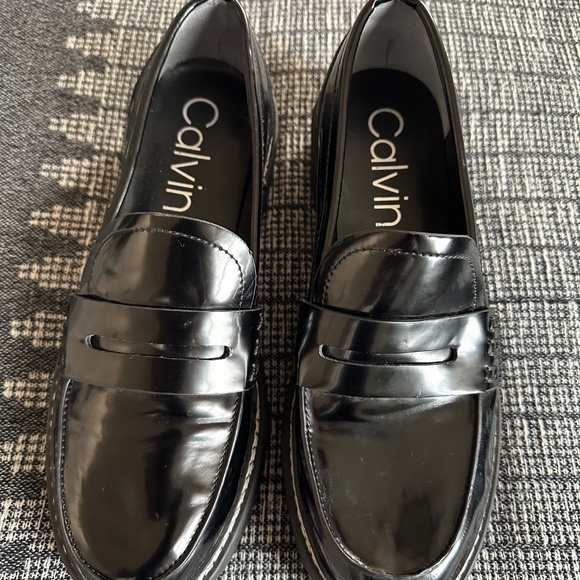 EXCELLENT Calvin Klein Women's Suzie Loafer - Picture 1 of 11